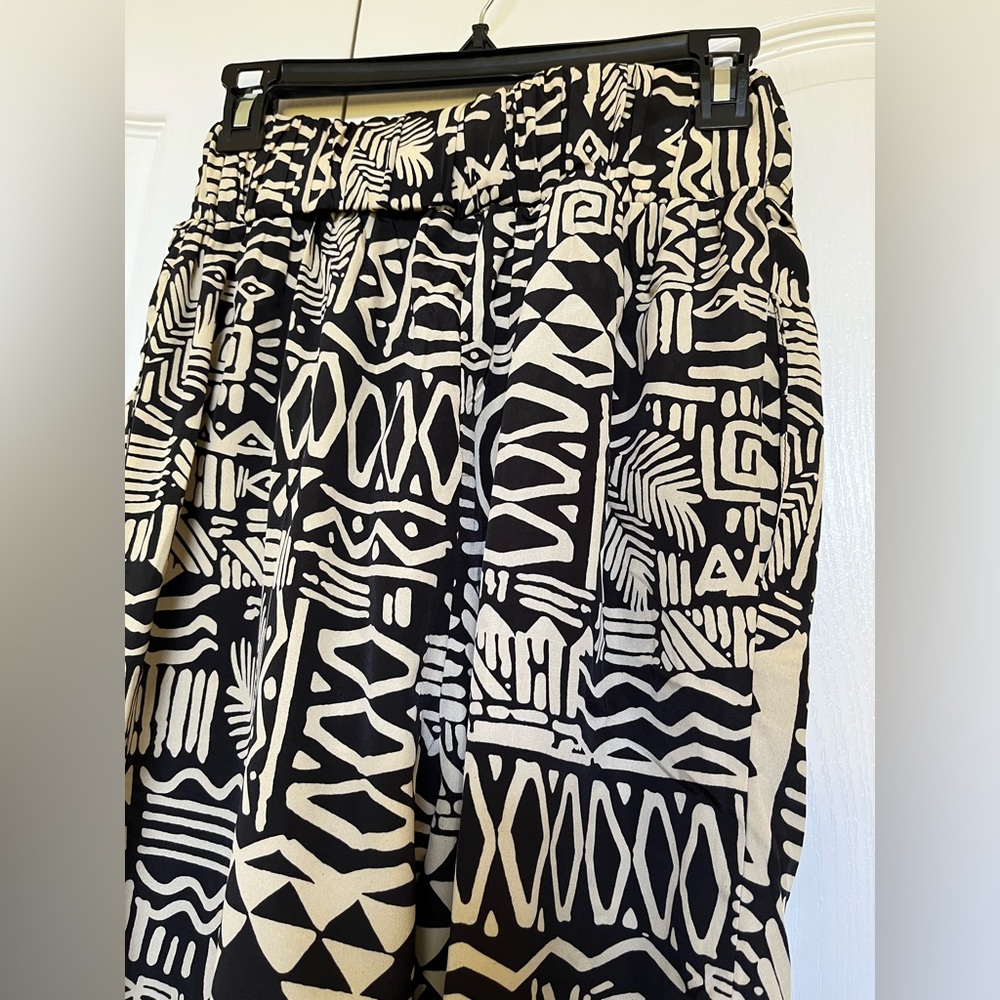 Black and Tan Geometric Print Pants Size Small - Picture 4 of 7